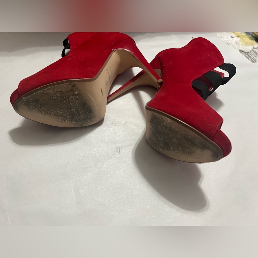 Dollhouse Red Heel (Gently Used) - Picture 2 of 3